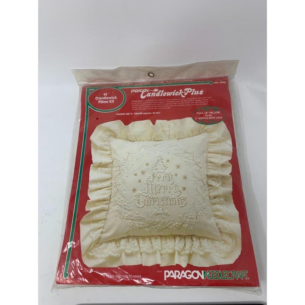 Vintage A Very Merry Christmas 14" Candlewick Pillow Needlecraft Kit 1984